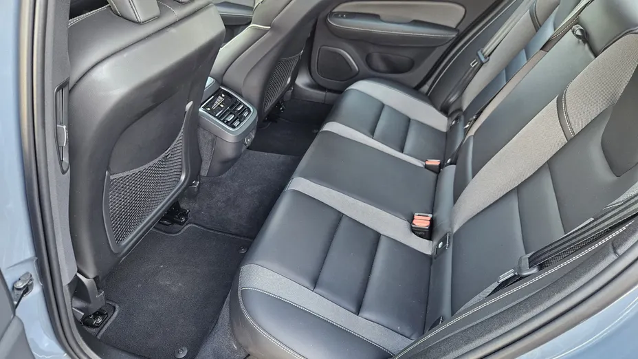 VOLVO S60 S60 B5 B AWD Ultimate Dark aut