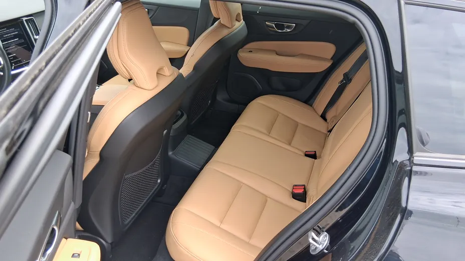 VOLVO V60 V60 T8 AWD Plug-In Hybrid Plus Dark aut