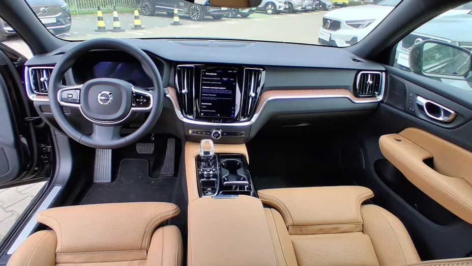 VOLVO V60 V60 T8 AWD Plug-In Hybrid Plus Dark aut