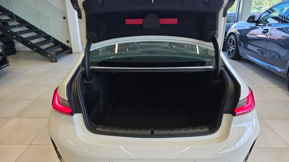 BMW Seria 3 318i M Sport aut