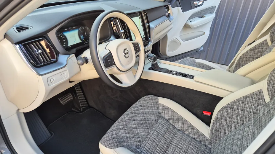 VOLVO XC60 XC60 D4 Momentum Pro aut