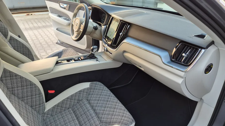 VOLVO XC60 XC60 D4 Momentum Pro aut