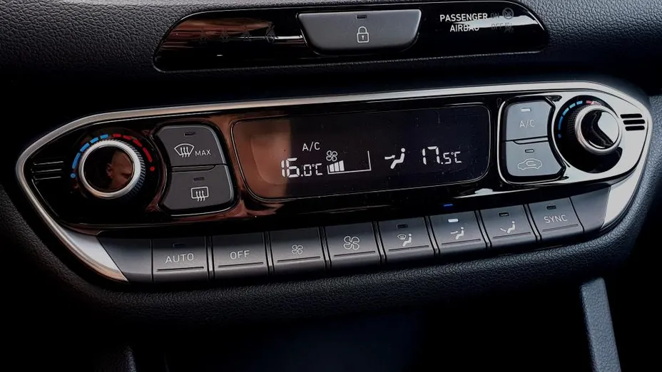 HYUNDAI i30 i30 1.5 T-GDI 48V Executive DCT