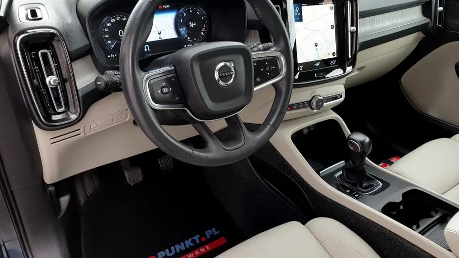 VOLVO XC40 XC40 T3 Momentum Pro