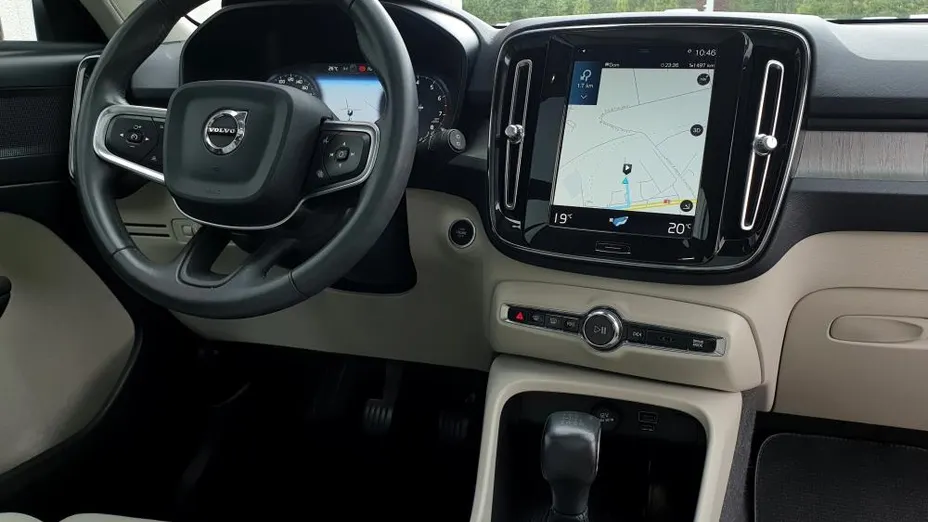 VOLVO XC40 XC40 T3 Momentum Pro