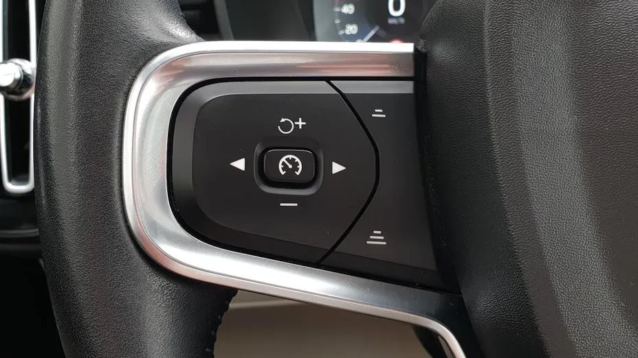 VOLVO XC40 XC40 T3 Momentum Pro