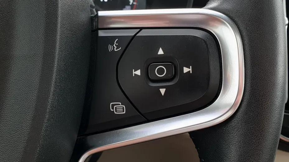 VOLVO XC40 XC40 T3 Momentum Pro