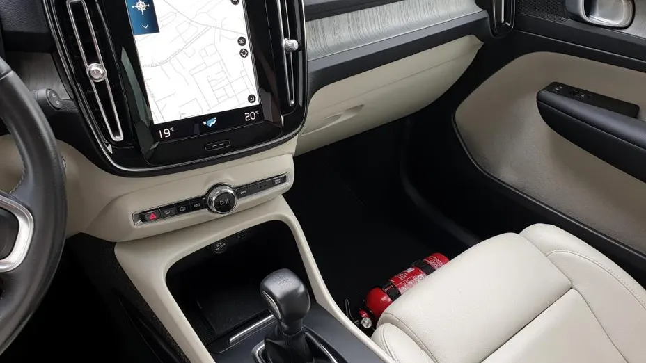 VOLVO XC40 XC40 T3 Momentum Pro