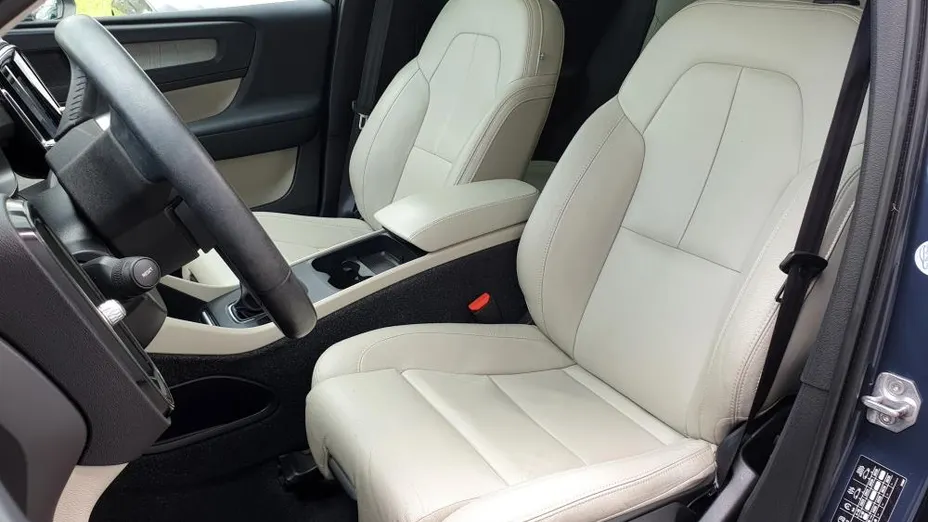 VOLVO XC40 XC40 T3 Momentum Pro
