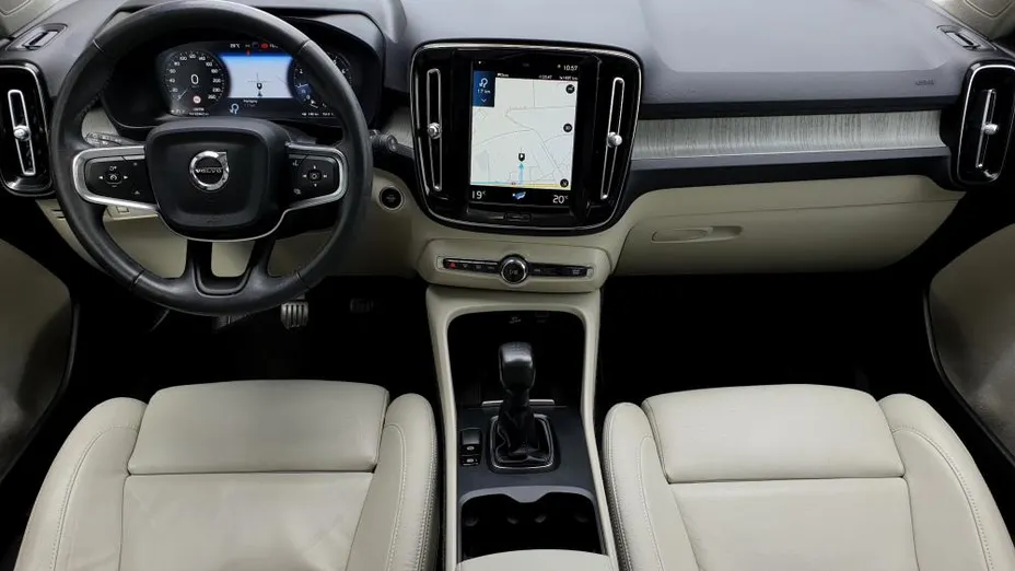 VOLVO XC40 XC40 T3 Momentum Pro