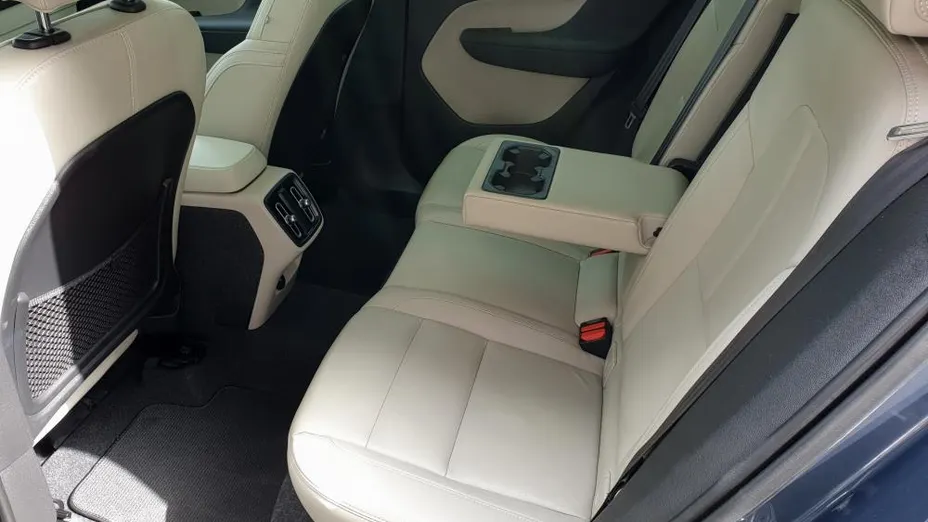 VOLVO XC40 XC40 T3 Momentum Pro
