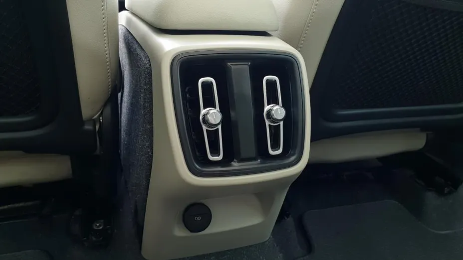 VOLVO XC40 XC40 T3 Momentum Pro