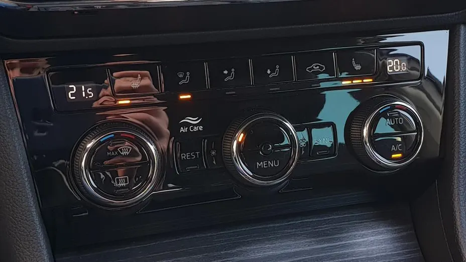 SKODA Superb Superb 2.0 TDI SCR Style DSG