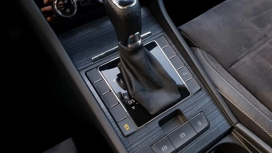 SKODA Superb Superb 2.0 TDI SCR Style DSG