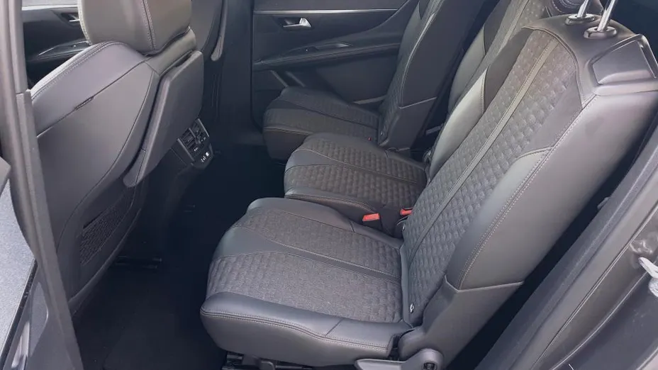 PEUGEOT 5008 5008 2.0 BlueHDi Road Trip S&S EAT8