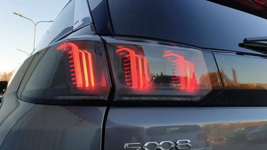 PEUGEOT 5008 5008 2.0 BlueHDi Road Trip S&S EAT8