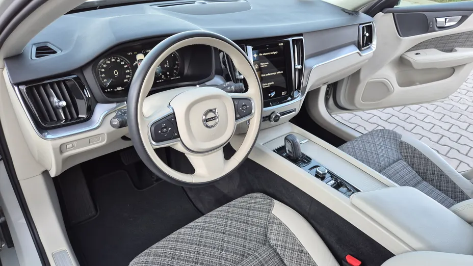 VOLVO V60 V60 B4 D Momentum aut