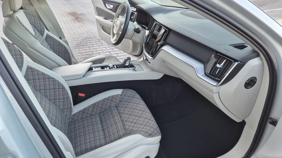 VOLVO V60 V60 B4 D Momentum aut