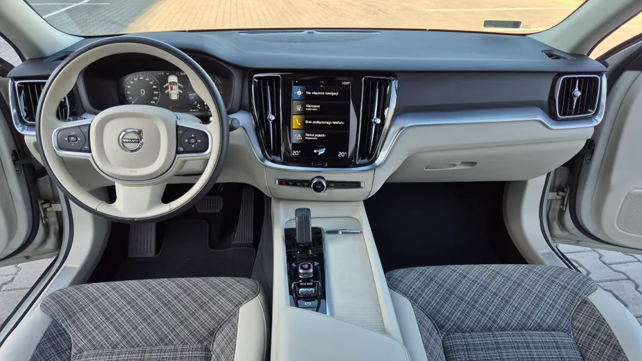 VOLVO V60 V60 B4 D Momentum aut