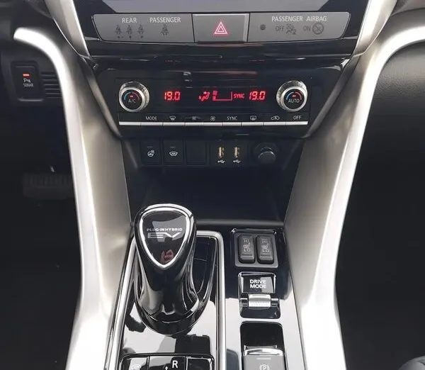 MITSUBISHI Eclipse Cross Eclipse Cross 2.4 PHEV Instyle Plus