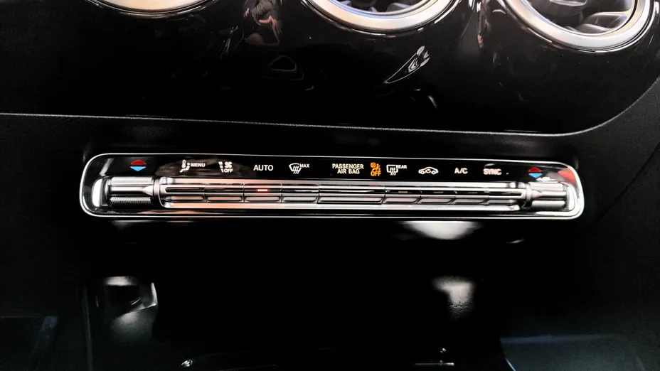 MERCEDES-BENZ CLA CLA 200 AMG Line 7G-DCT