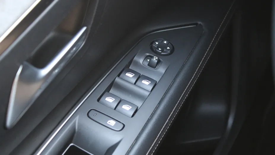 PEUGEOT 3008 3008 2.0 BlueHDi GT S&S EAT8