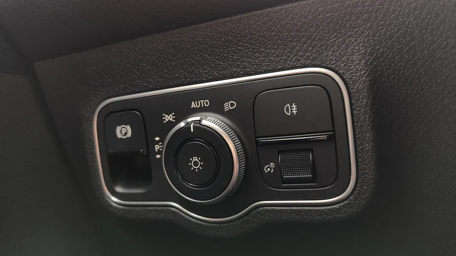 MERCEDES-BENZ GLB GLB 200 mHEV Progressive 7G-DCT