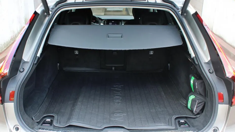 VOLVO V90 V90 B4 D Momentum aut