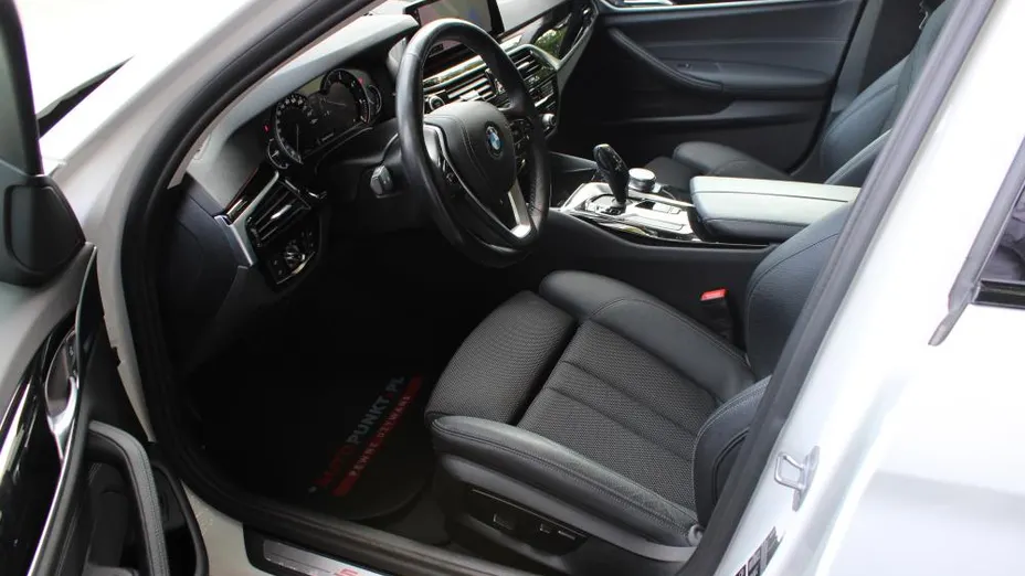 BMW Seria 5 520d xDrive Sport Line sport-aut