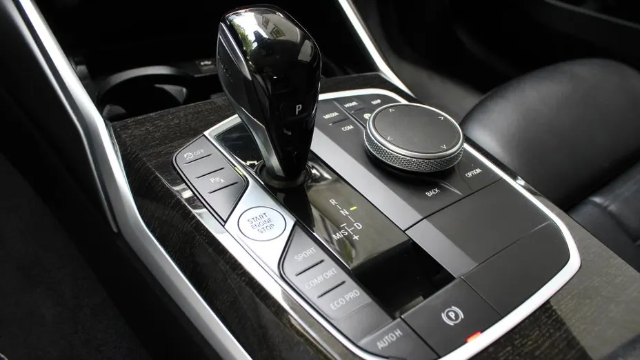 BMW Seria 3 320d xDrive mHEV Luxury Line aut