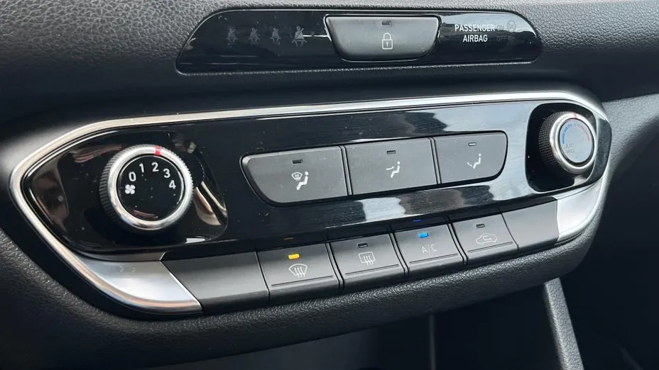 HYUNDAI i30 i30 1.5 DPI Classic +