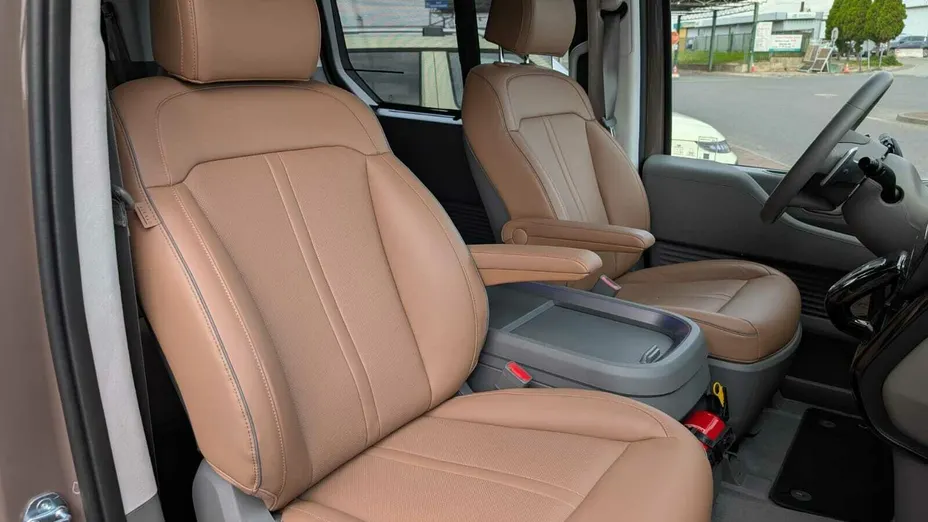 HYUNDAI Staria Staria 1.6 T-GDI HEV Luxury aut Nowy