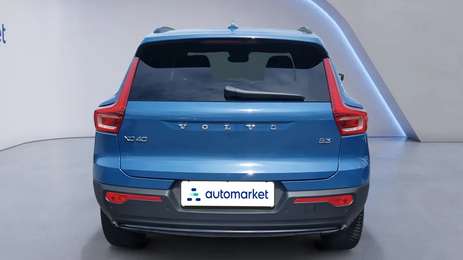 VOLVO XC40 XC40 B3 Plus Dark aut