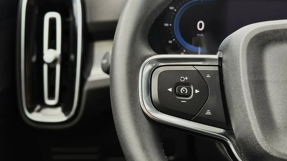 VOLVO XC40 XC40 B3 Plus Dark aut