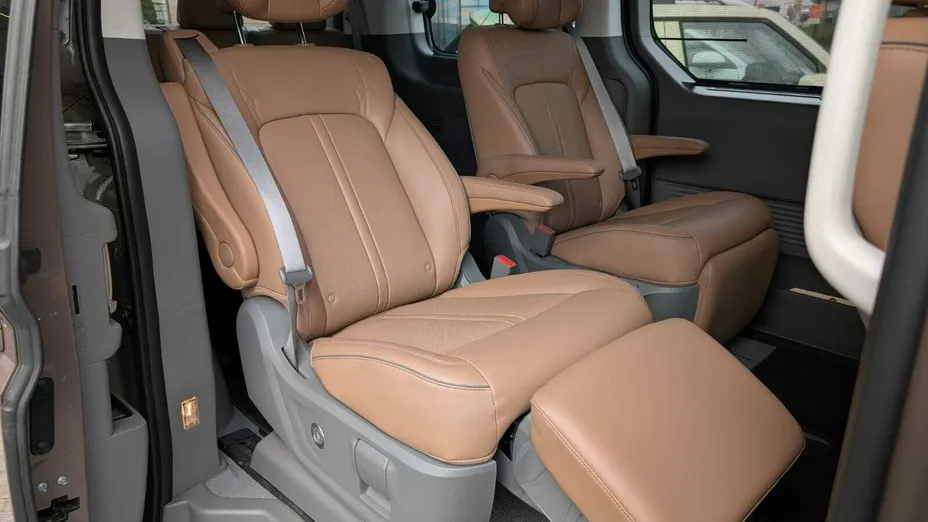 HYUNDAI Staria Staria 1.6 T-GDI HEV Luxury aut Nowy