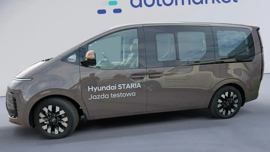 HYUNDAI Staria Staria 1.6 T-GDI HEV Luxury aut Nowy