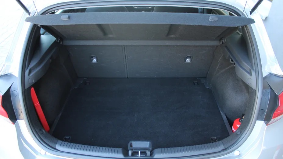 HYUNDAI i30 i30 1.5 DPI Classic +