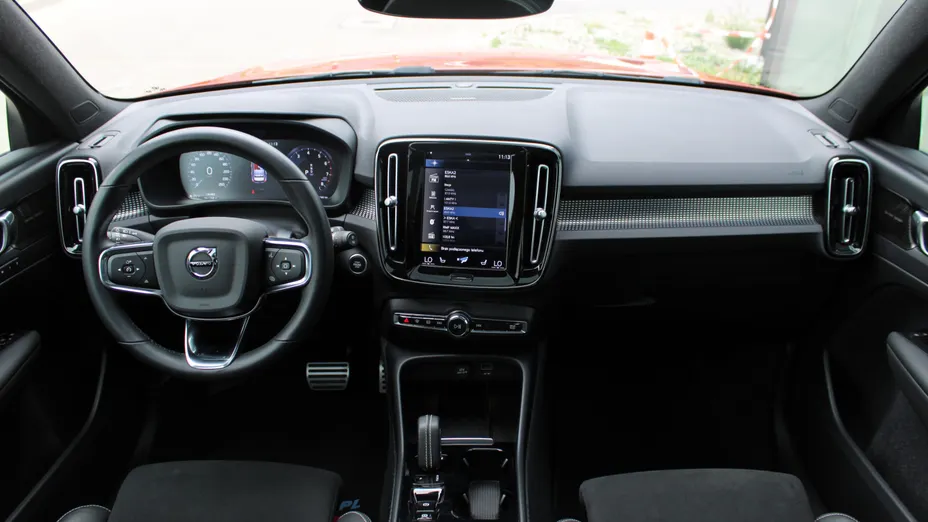 VOLVO XC40 XC40 B4 B AWD R-Design aut