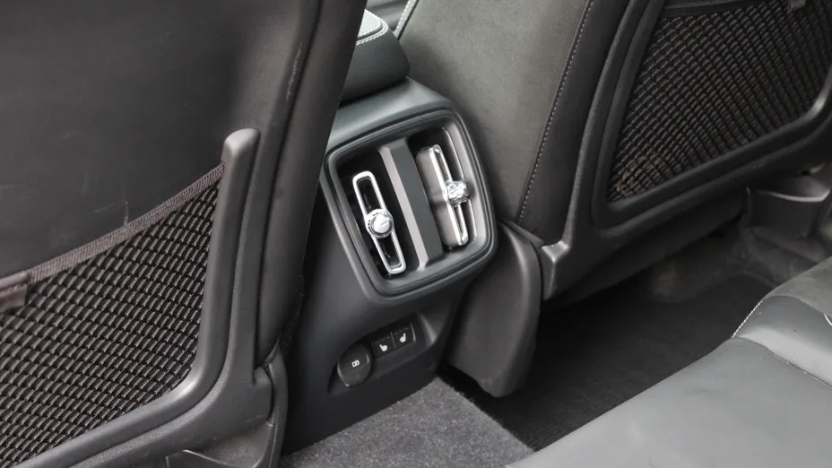 VOLVO XC40 XC40 B4 B AWD R-Design aut