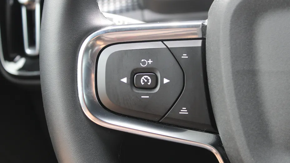 VOLVO XC40 XC40 B4 B AWD R-Design aut