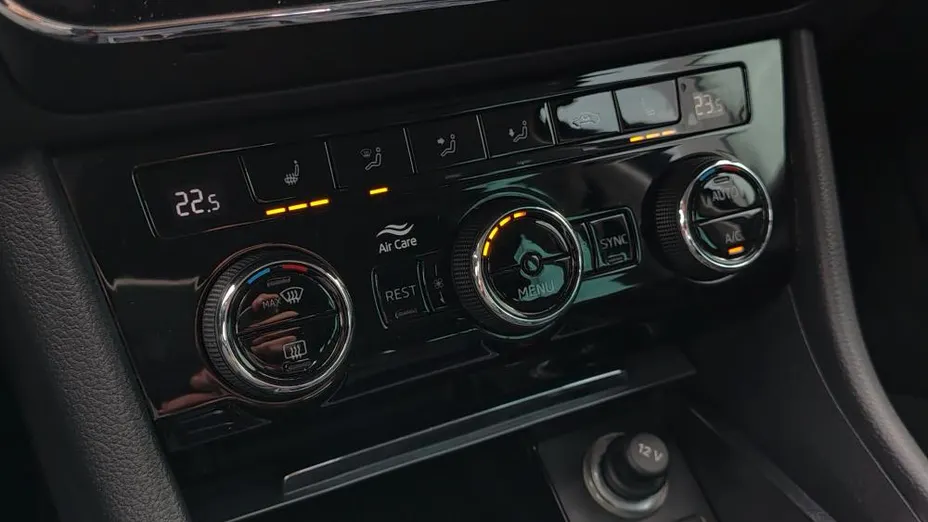 SKODA Superb Superb 2.0 TDI SCR Ambition DSG