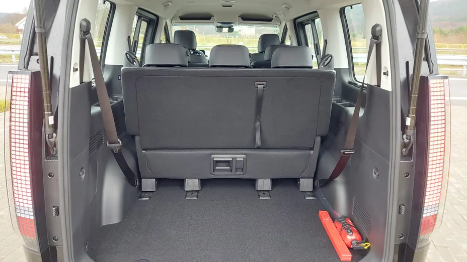 HYUNDAI Staria Staria 1.6 T-GDI HEV Smart VIP aut Nowy