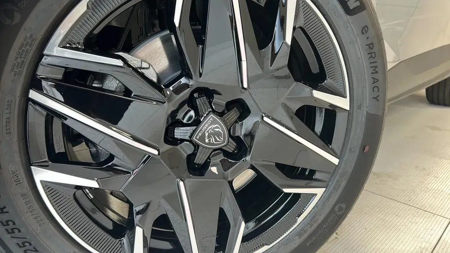 PEUGEOT 5008 5008 1.2 PureTech mHEV Allure S&S e-DCS6 Nowy