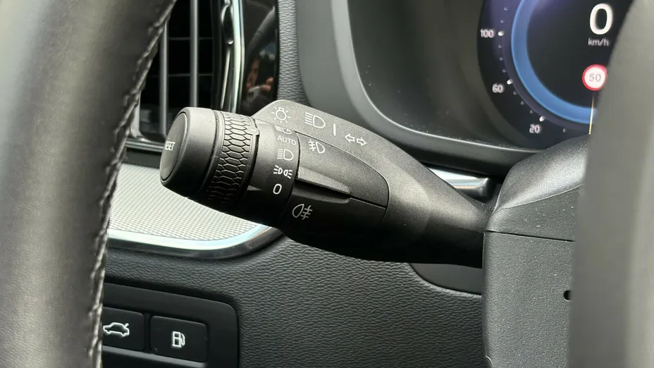VOLVO XC60 XC60 T6 Plug-In Hybrid AWD Plus Dark aut