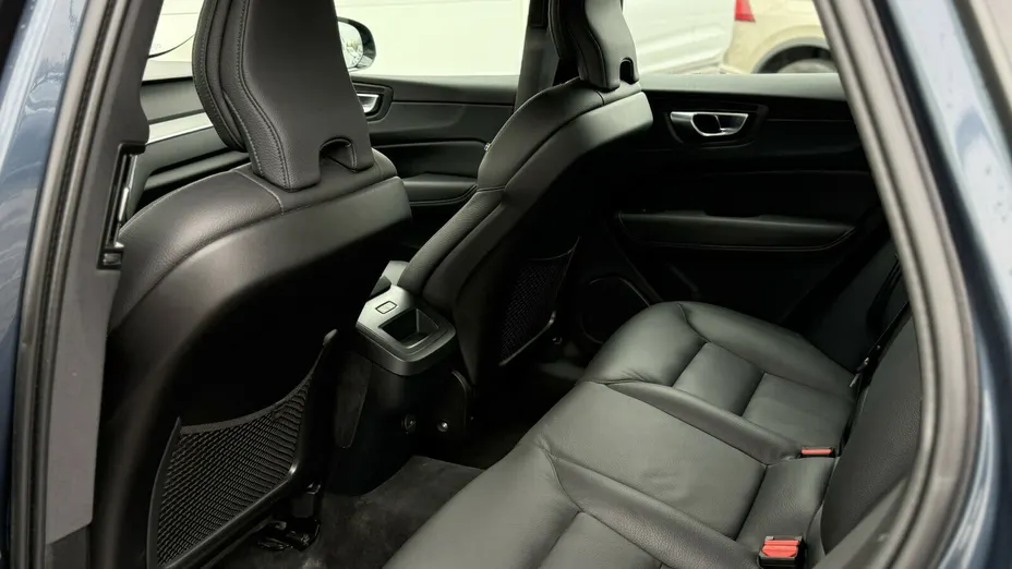 VOLVO XC60 XC60 B5 B AWD Plus Dark aut