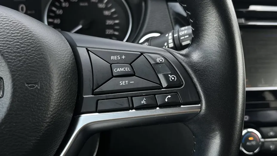 NISSAN Qashqai Qashqai 1.3 DIG-T Tekna