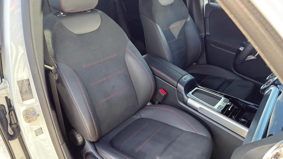 MERCEDES-BENZ GLB GLB 200 AMG Line 7G-DCT