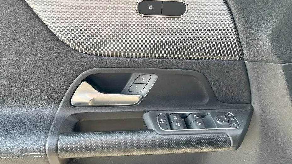 MERCEDES-BENZ GLB GLB 200 7G-DCT