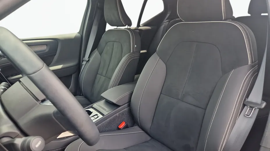 VOLVO XC40 XC40 B3 Plus Dark aut