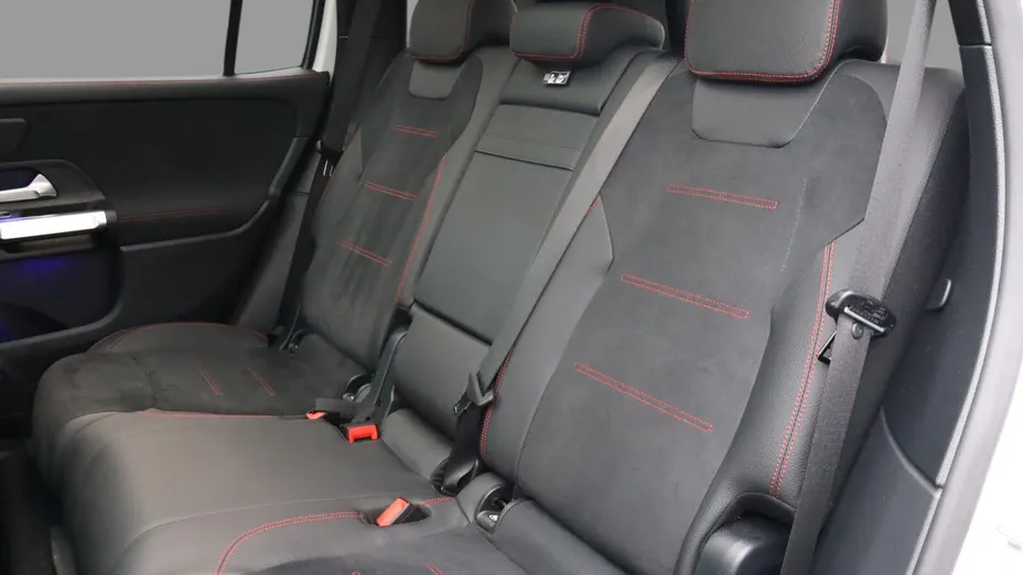 MERCEDES-BENZ GLB GLB 200 mHEV AMG Line 7G-DCT